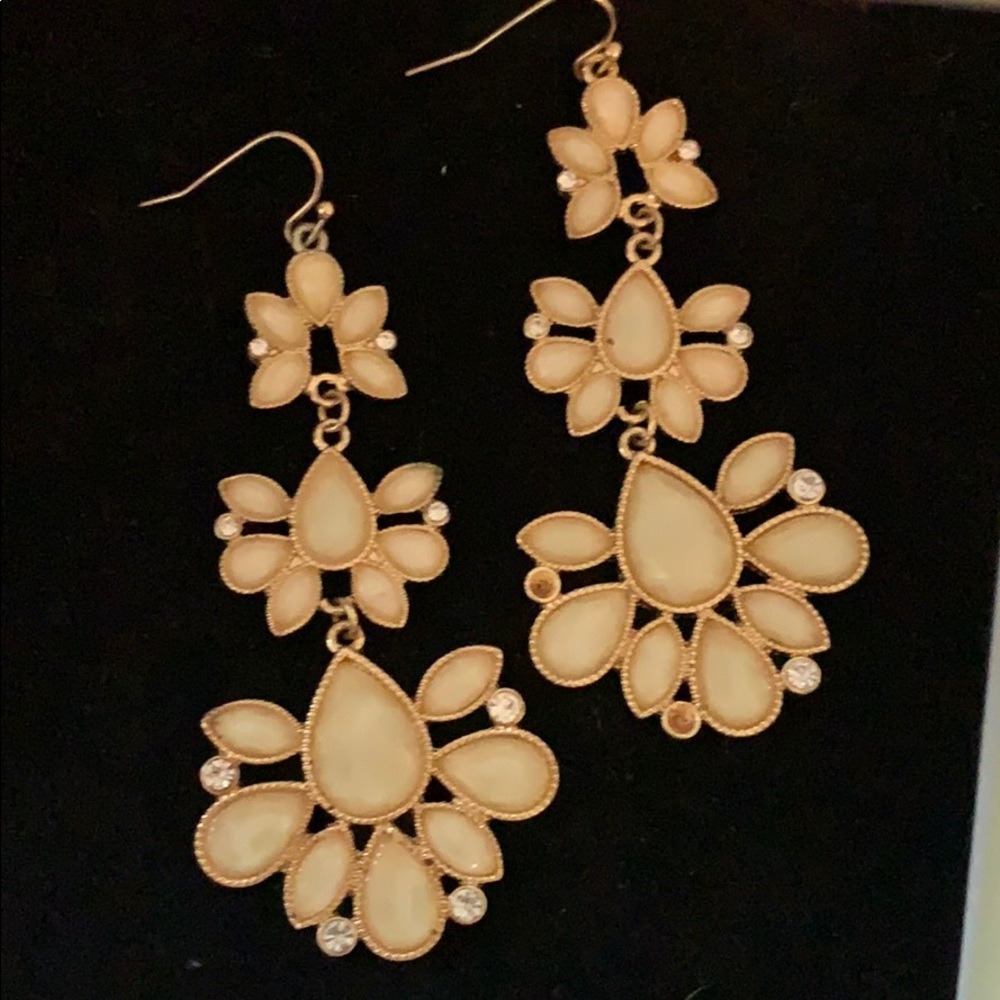 🕊Beige Chandelier Earrings🕊